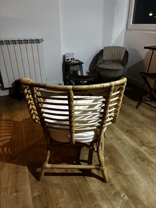 Poltrona BUSKBO IKEA com almofada