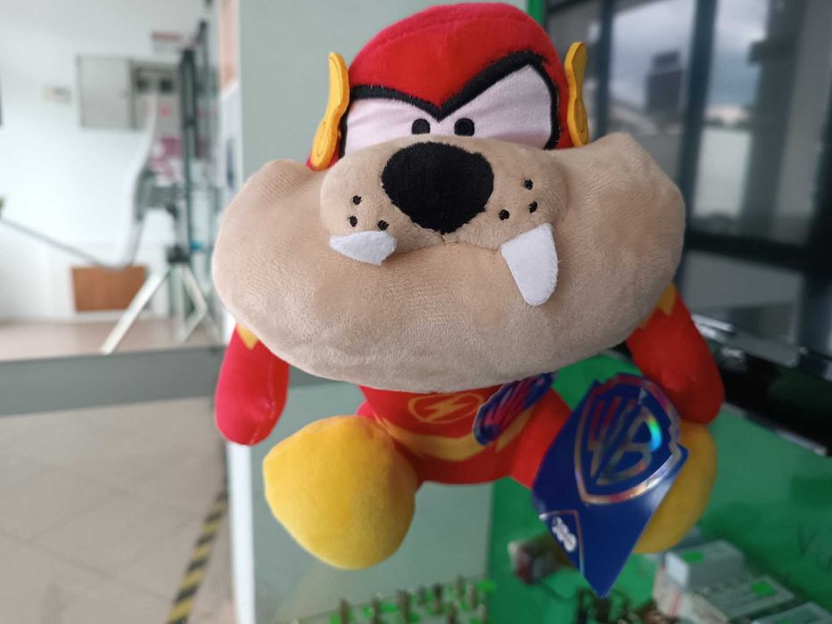 PROMO:Peluche Tazmania Flash 27cm (Edição 100 anos Warner Bros.)