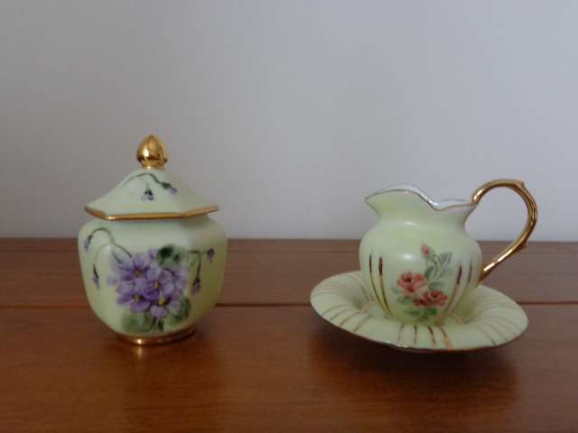 Prato em porcelana pintada à mão