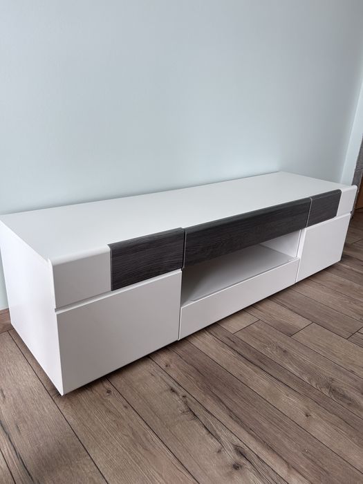 Szafka pod telewizor