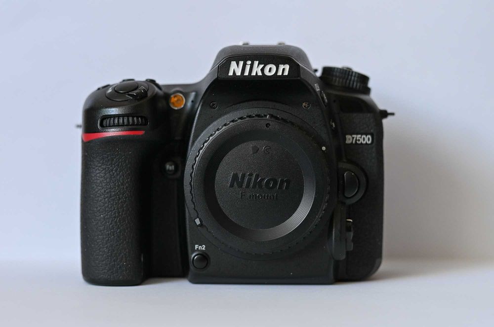 Nikon D7500 body super stan