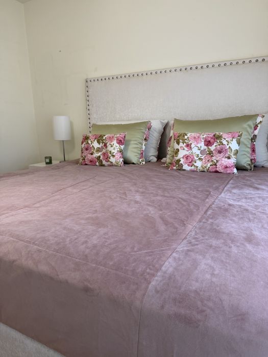 Quarto completo Cama King Size 200x200 em veludo branco/Bege