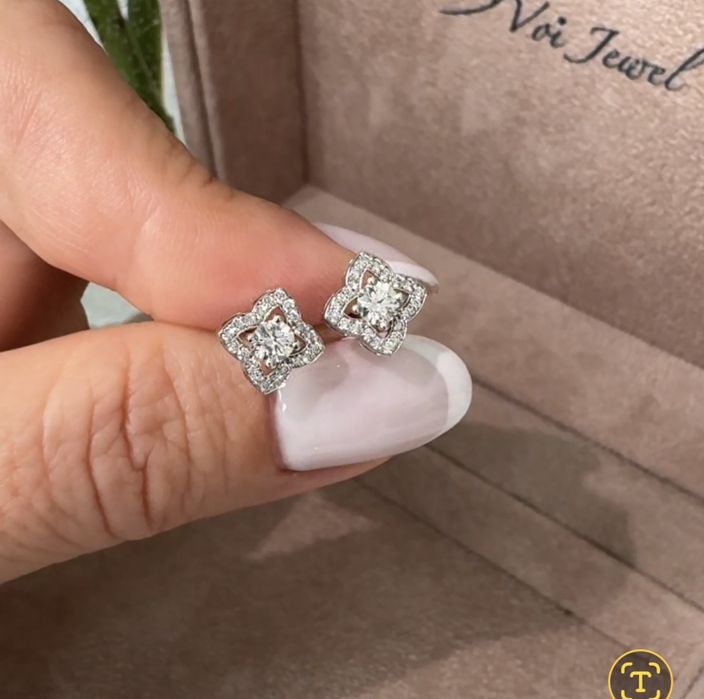 Золотые серьги с природными бриллиантами