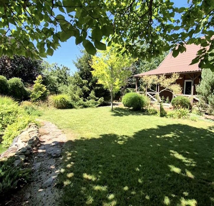 Заміська резиденція біля моря.