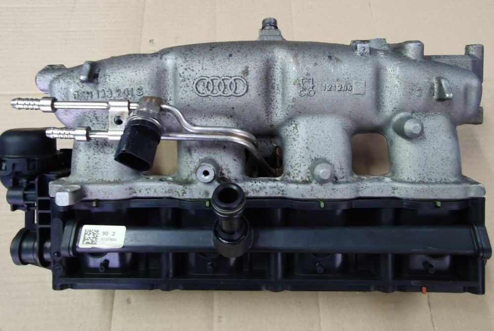 Аudi Q5 8r впускний колектор CPMA