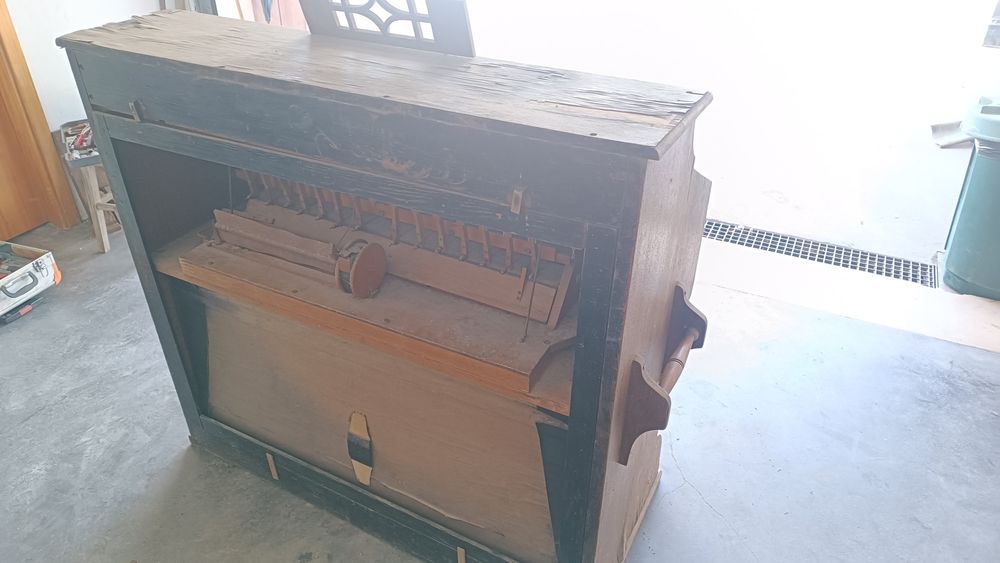 Orgão antigo para exposição