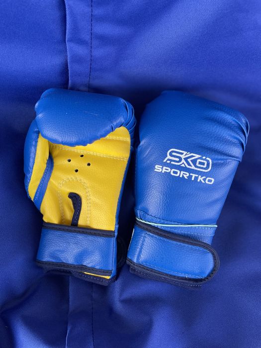 Боксерские перчатки/Боксерські перчаткі/капи/бінти/перчаткі для боксу