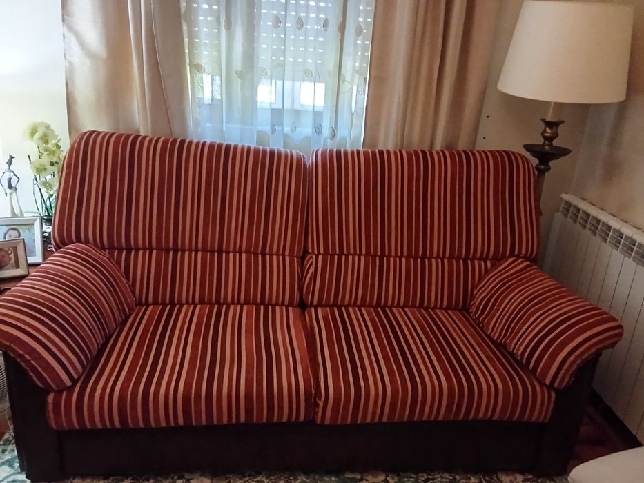 Sofás de 2 e 3 lugares em excelente estado sem qualquer defeito