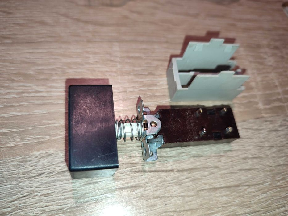 Przełącznik wyłącznik sieciowy ISOSTAT nowe 4 sztuki telewizora radia