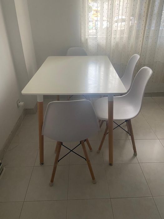 Conjunto Mesa + 4 Cadeiras