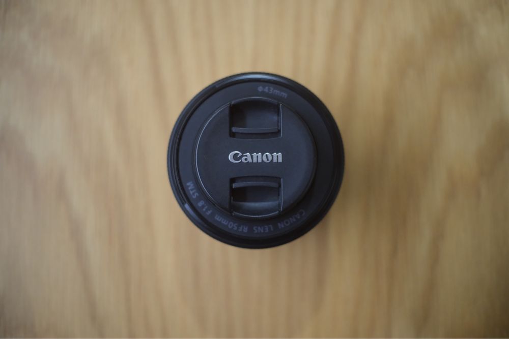 Objetiva Canon RF 50mm f/1.8