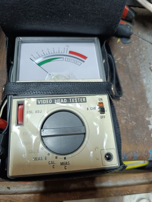 Aparelho para testar cabeças de vídeo em leitores VHS
