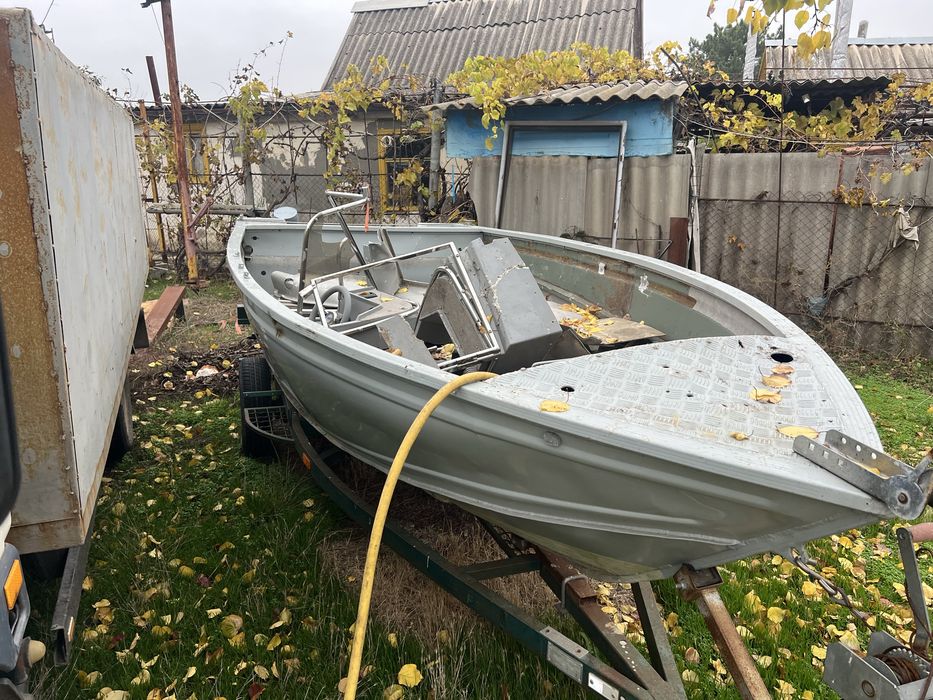 Моторний човен алюмінієвий