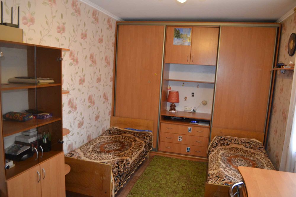 продам велику кімнату Лісовий масив Волкова космонавта Поповича 10а