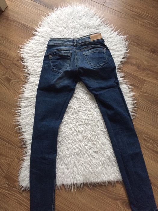 Jeansy push up Bershka 34