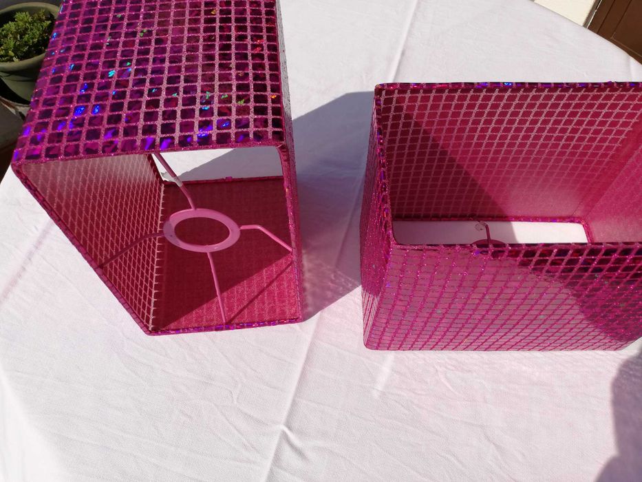 2 About jour Mesa cabeceira, rosa choque.