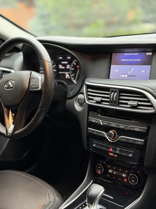 INFINITY QX30 2017 год