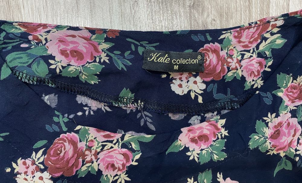 Granatowa bluzka w róże s-m bawełna kate collection kwiaty