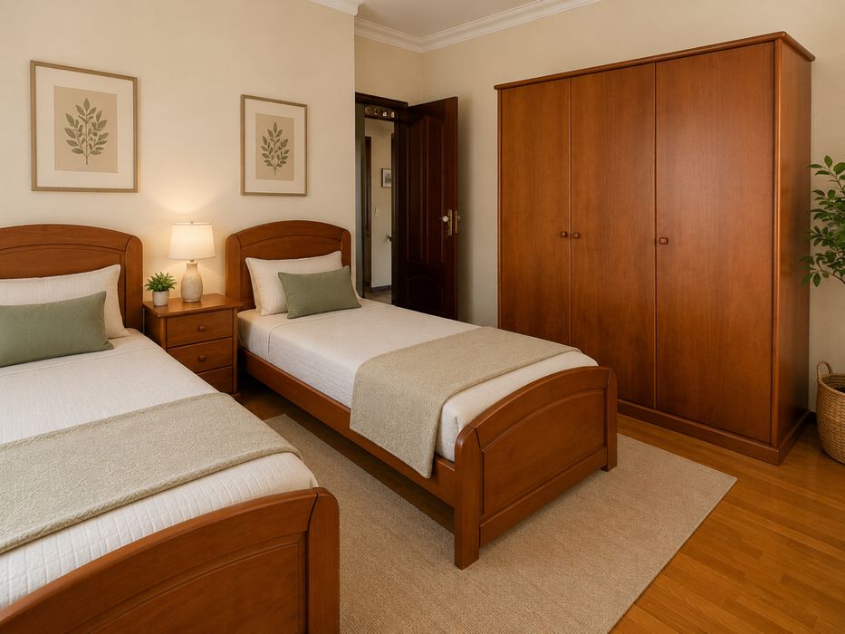 Conjunto de Quarto em Madeira Maciça
