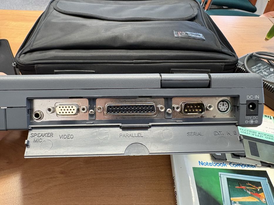 Laptop retro zadbany kompletny