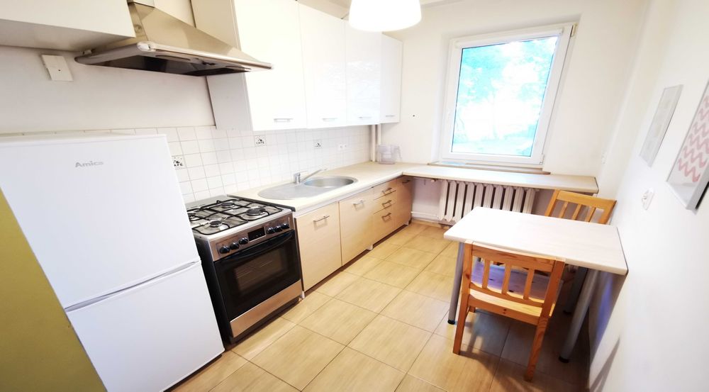 2 pok-Ursynów-50m-ul. Hirszfelda-bardzo ciche-metro Natolin-park