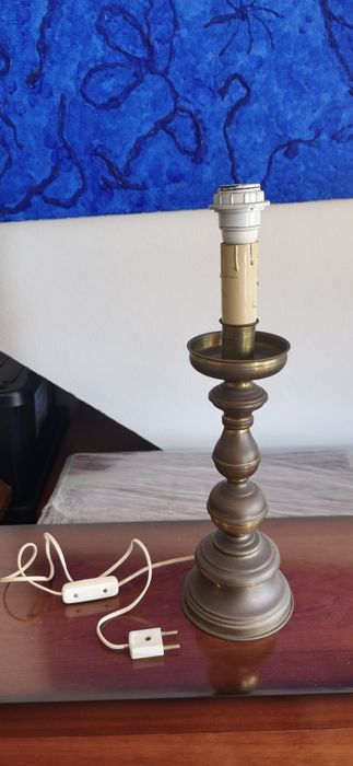Base de candeeiro imitação castiçal e vela