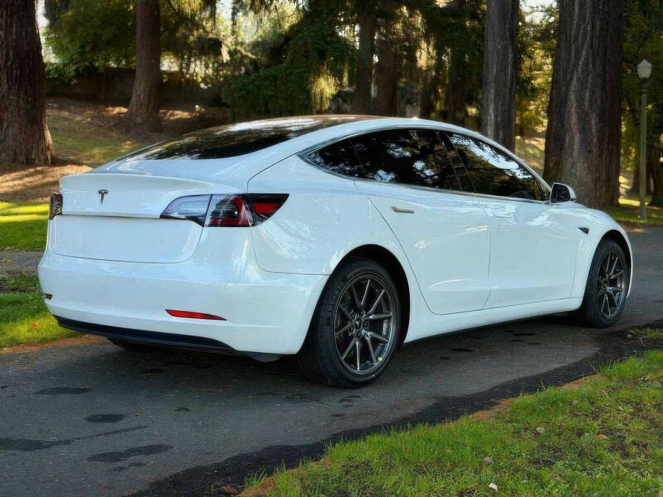 Tesla Model 3      2019