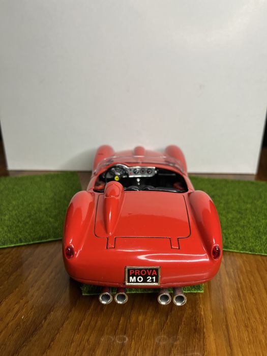 Ferrari Testarossa 1:18 Burago