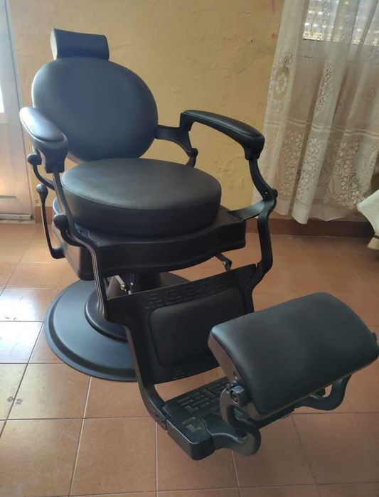 Cadeira de barbeiro e rampa de lavagem