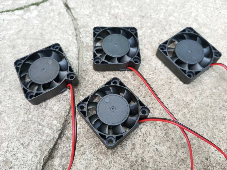 Вентилятор охлаждения Куллер 12-220в 40х40х10мм