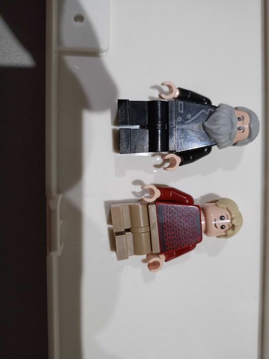 lego figurki  21330 mix kg Kevin i Marley