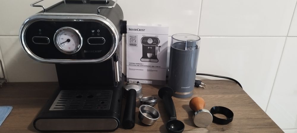 Máquina de café com moinho