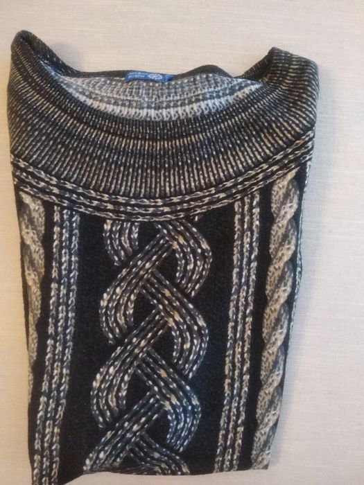 Vestido malha outono/inverno com padrão Berskha/Como Novo(com portes)