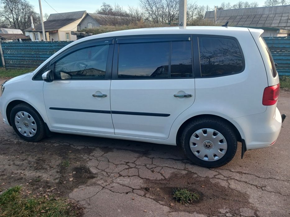 Продаю чудовий сімейний автомобіль який непотребує вкладень.