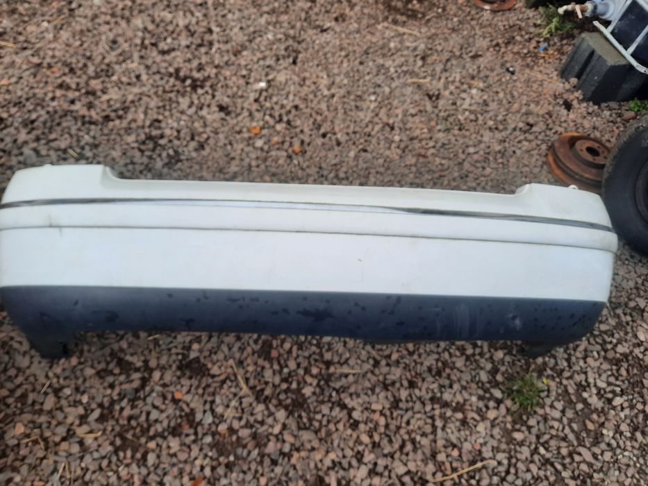 Volkswagen Passat b5 fl sedan zderzak tył chrom biały lb9a