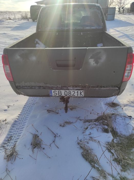 Продам нісан  навару в хорошому стані