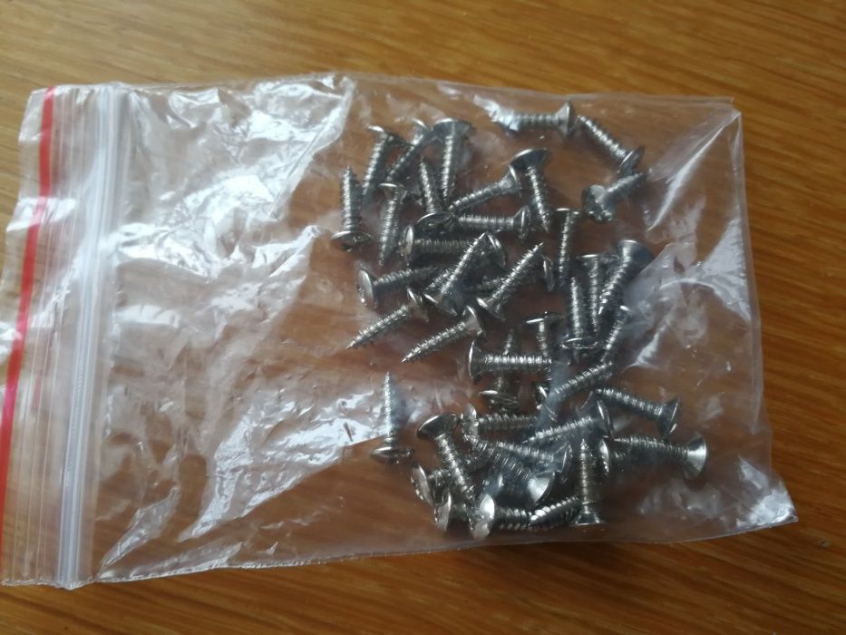 Parafusos pickguard e backplate