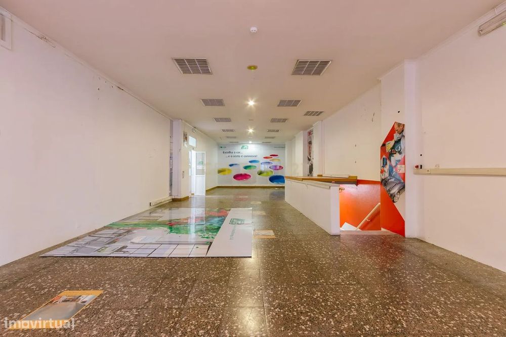 Vende-Se Imóvel - Loja, Armazém E Garagem Na Penha De França, Lisboa