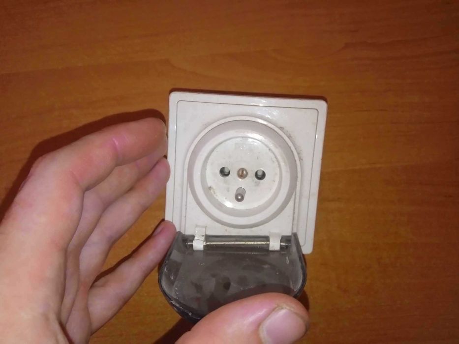 Gniazdo pojedyncze prądowe podtynkowe hermetyczne białe- 1 sztuka