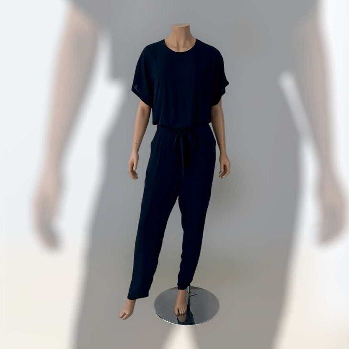 Selected Femme kombinezon damski M
Rozmiar M
kolor:granatowy 
Stan:ide