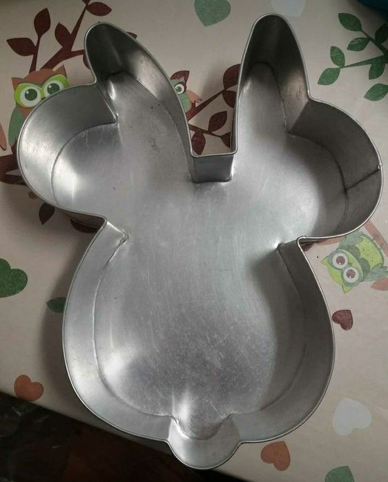 MINIE-shaped cake pan437966373409925121