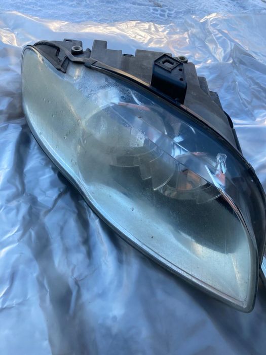 Фари ауді а 4 б 7 під реставрацію кріплення всі присутні.Також а 4 б 5