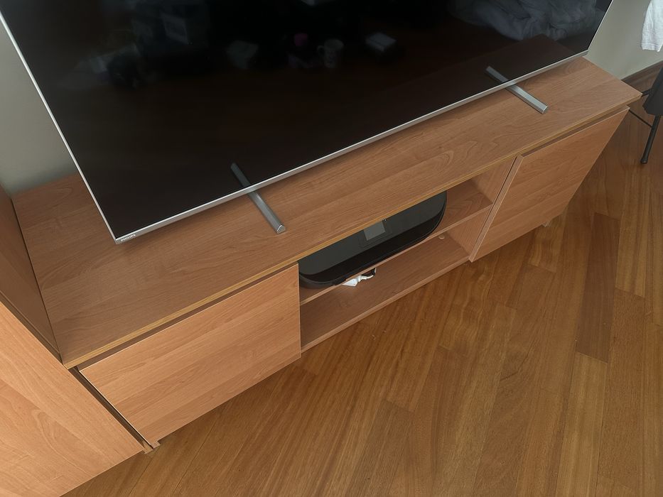 Szafka RTV z półkami