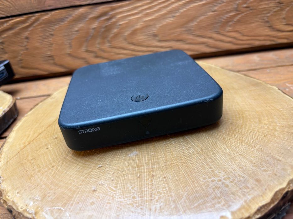 Strong SRT 420 Android TV Box 4K Tuner DVB-T2 HEVC Dolby Hybrydowy Box Chromecast