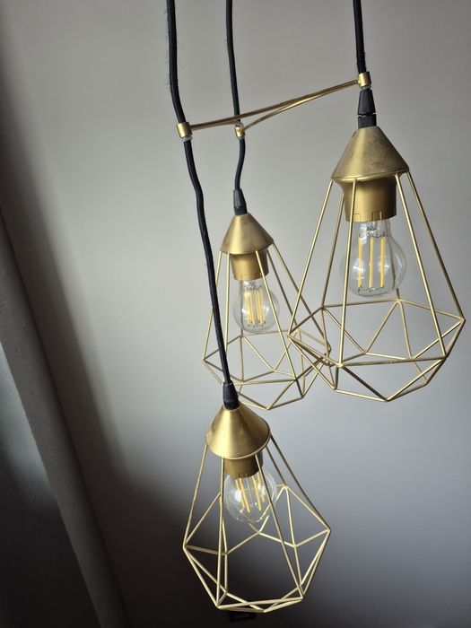 Złota lampa loft