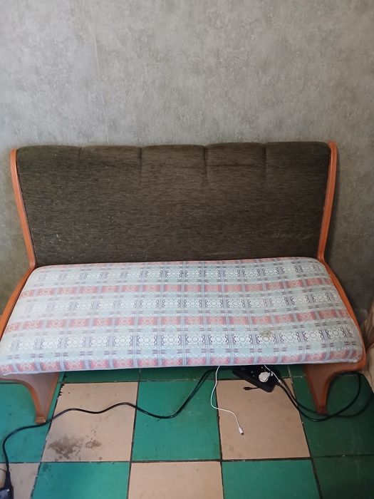 Диван кутовий  на кухню б/в. Самовивіз.