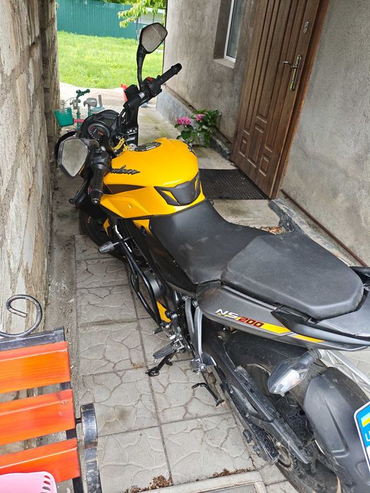 Продам мотоцикл Bajaj Pulsar NS200