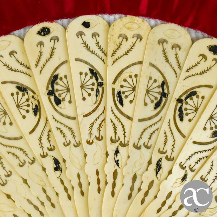 Leque europeu em osso? e tecido, séc. XIX