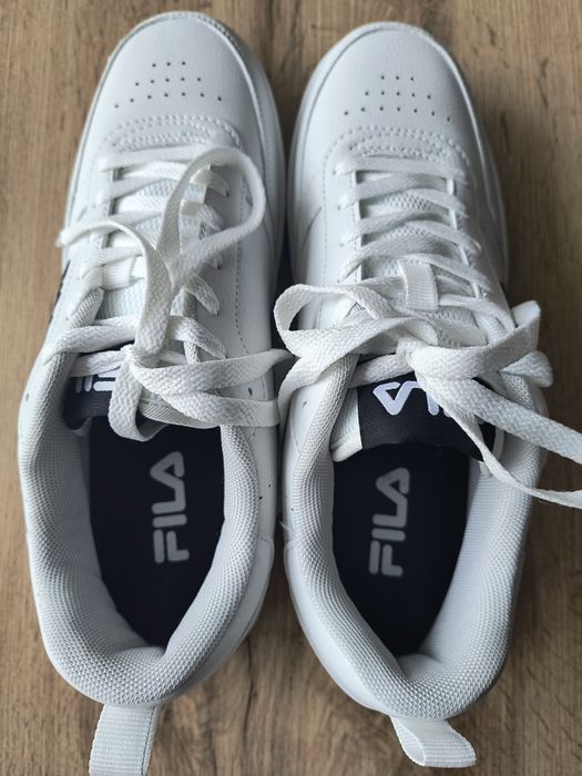 Кросівки Fila, білі кросівки