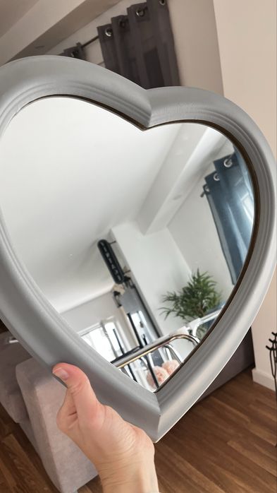 Wall-hanging heart-shaped mirror